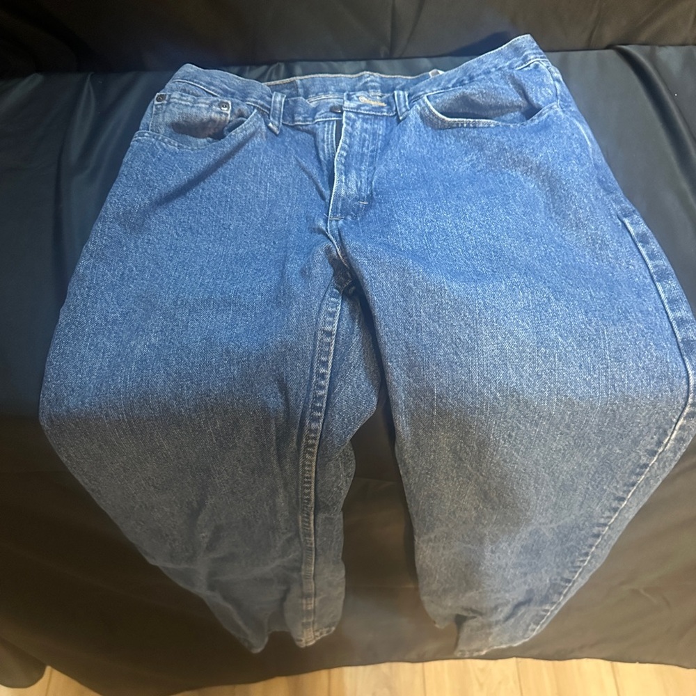 Classic Blue Men's Jeans-wrangler brand size 33x30-#598